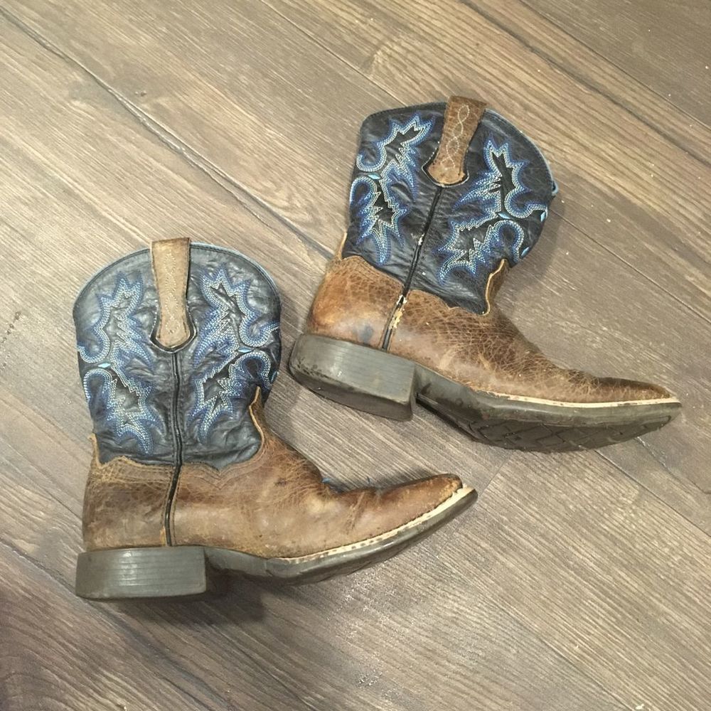 Ariat kids 13 square toe blue embroidered cowboy boots